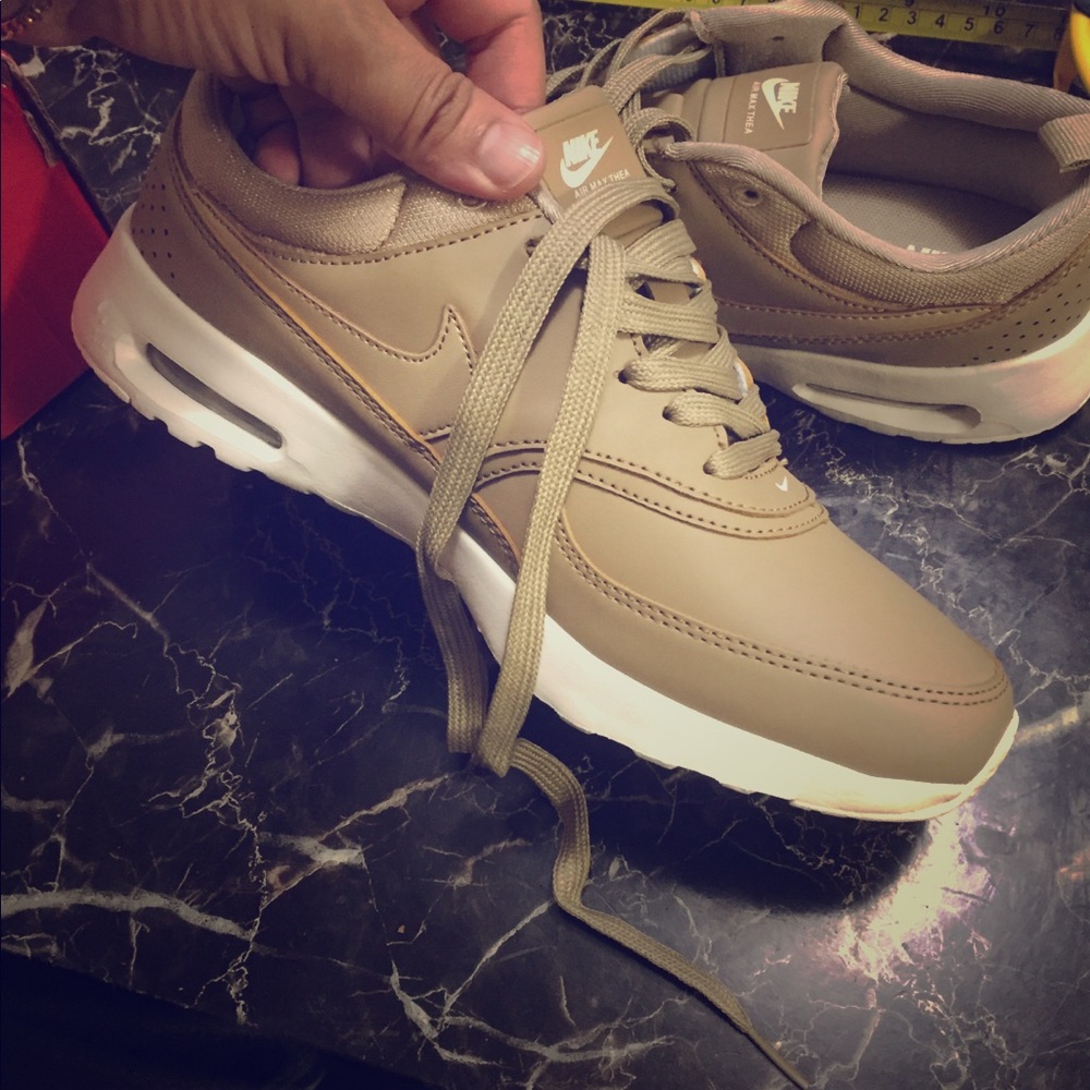 NIKE AIR